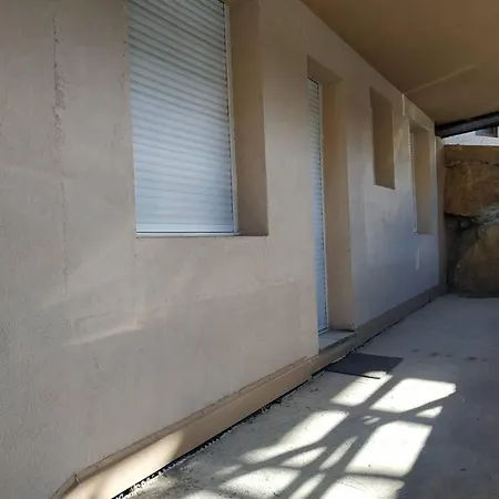 Apartment T3 En Rdc 54 M2 Avec Balcon *